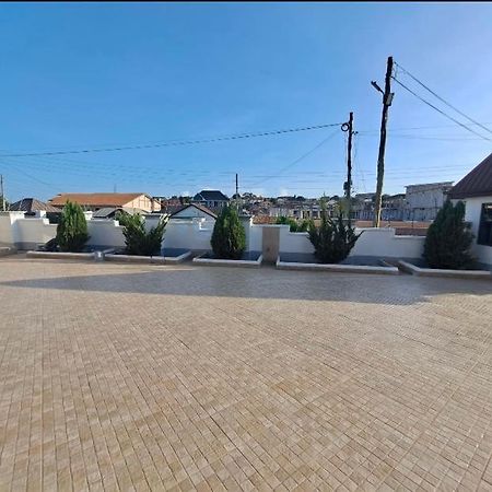 Baffour Apartments Adiebeba المظهر الخارجي الصورة