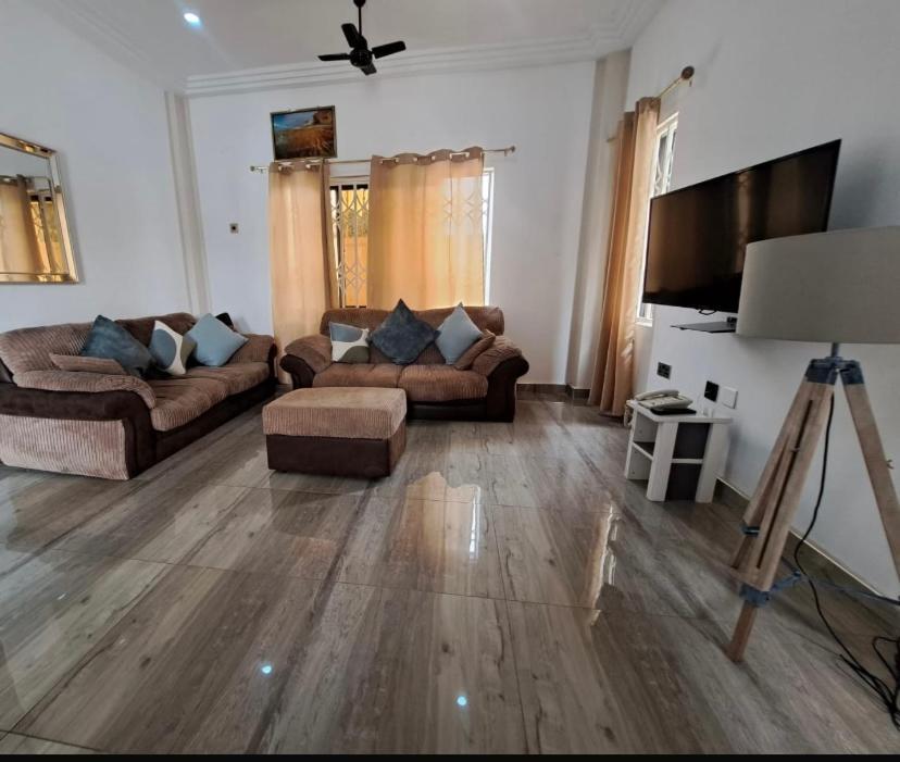 Baffour Apartments Adiebeba المظهر الخارجي الصورة